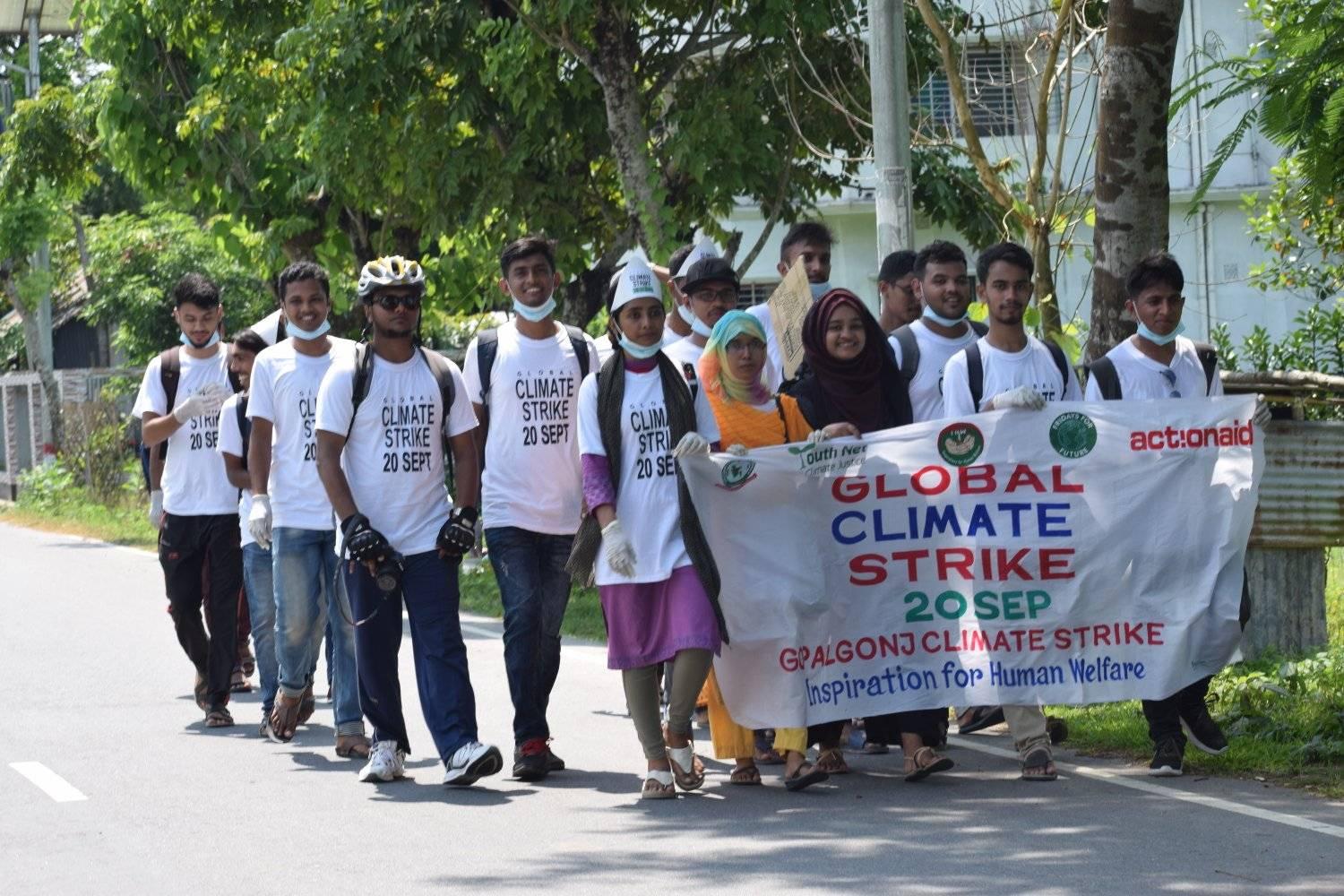 IHW volunteers at a climate strike